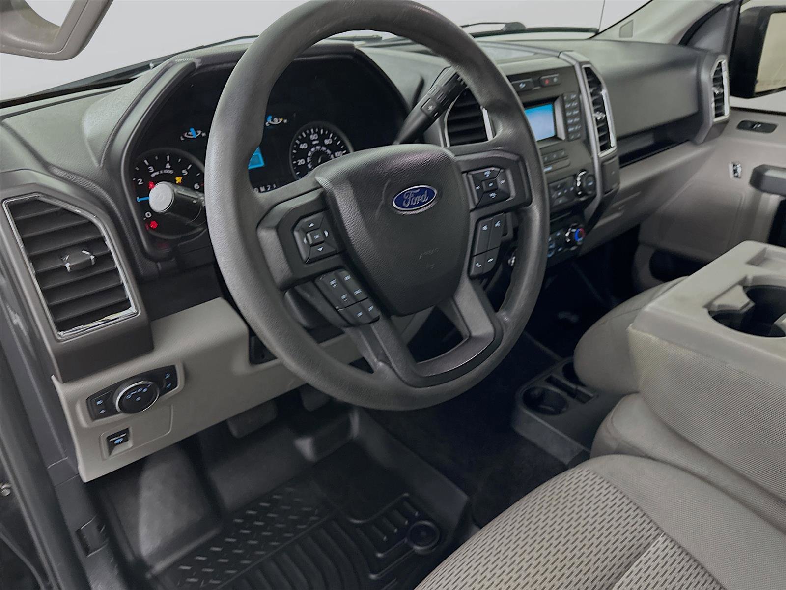 Used 2016 Ford F150 XLT image 9