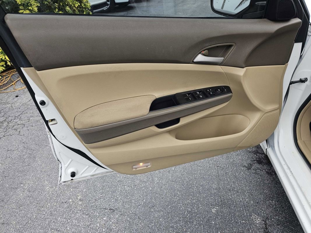 Used 2009 Honda Accord LX-P image 8
