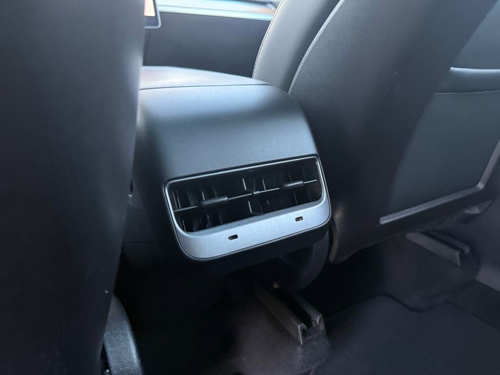 Used 2020 Tesla Model Y Long Range image 29