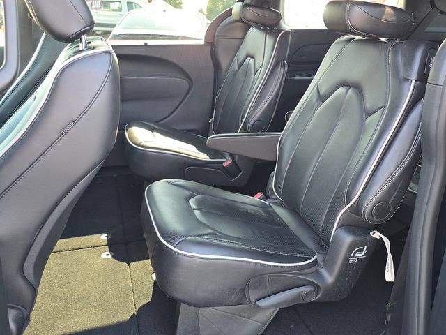 Used 2025 Chrysler Pacifica Limited FWD image 10