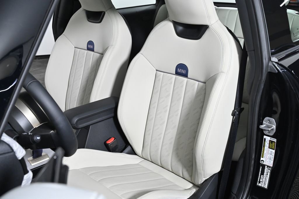 Certified 2025 MINI Cooper 2-Door Hardtop image 22