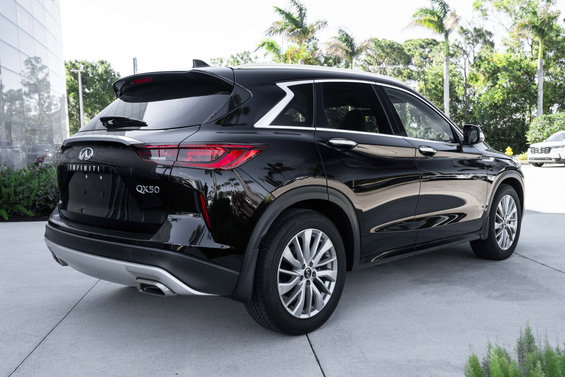 Certified 2023 INFINITI QX50 Luxe AWD/4WD image 10