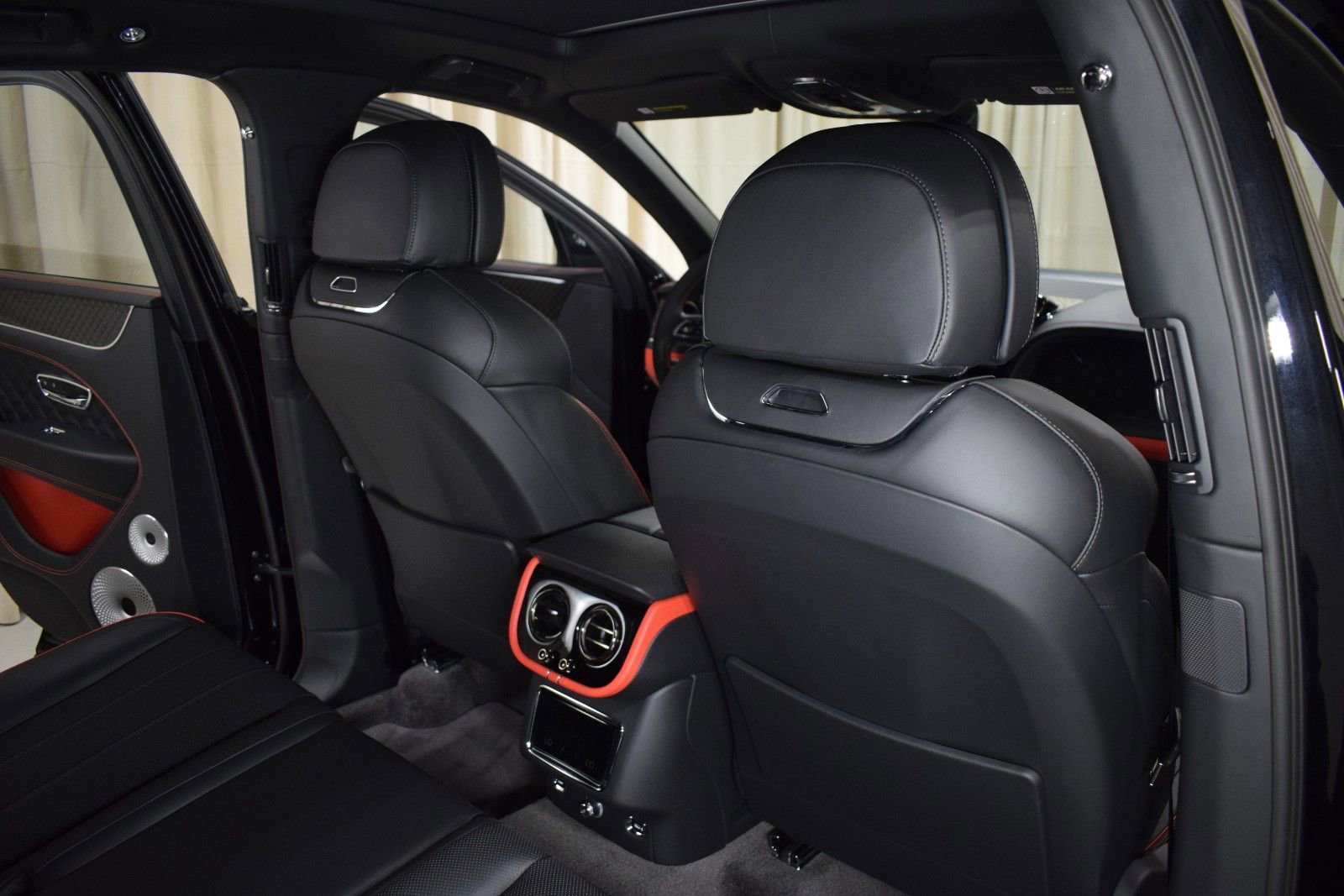 New 2025 Bentley Bentayga AWD/4WD image 21