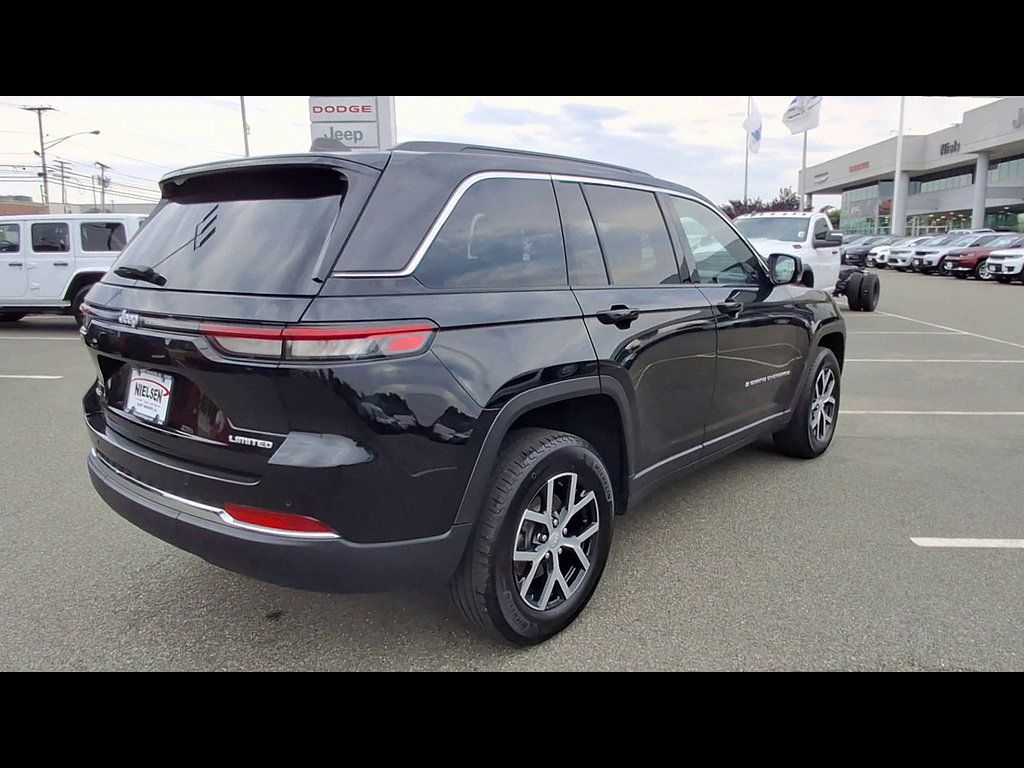 Used 2024 Jeep Grand Cherokee Limited AWD/4WD image 8