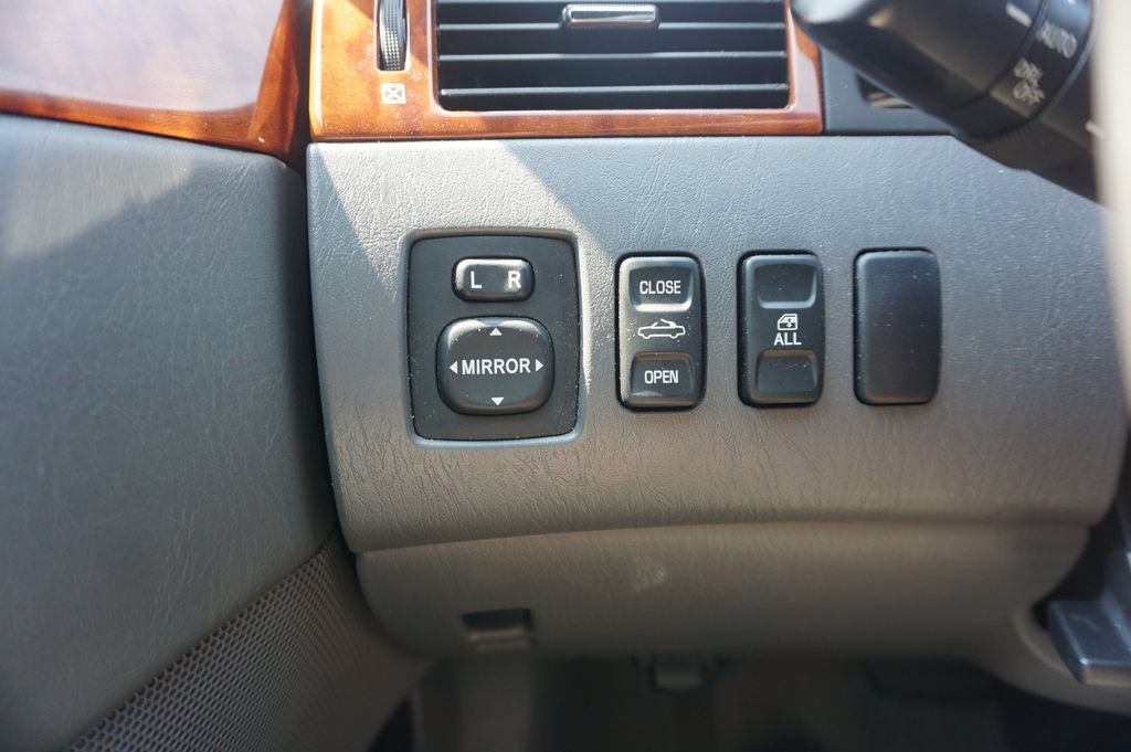 Used 2008 Toyota Solara SLE FWD image 4