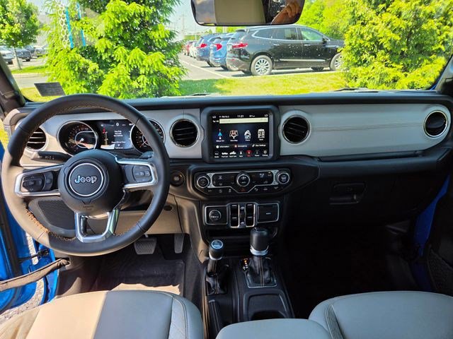 Used 2023 Jeep Gladiator Overland AWD/4WD image 5