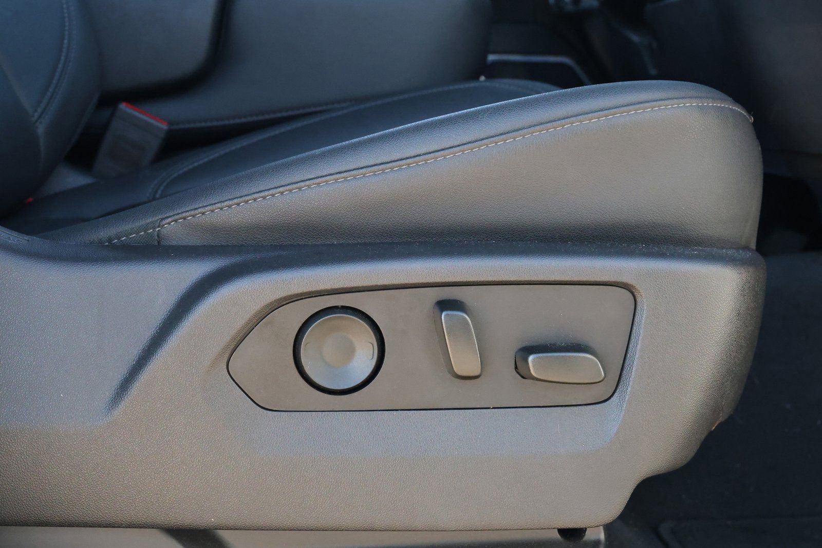 Used 2024 GMC Sierra 1500 SLT w/ X31 Off-Road Package image 29