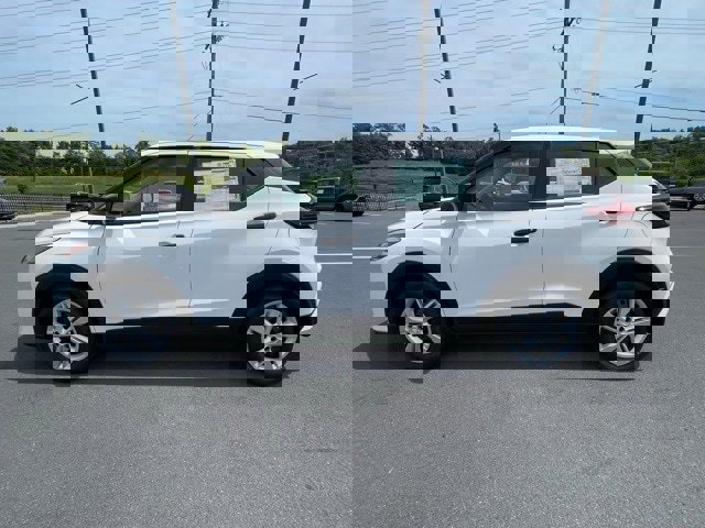 New 2025 Nissan Kicks Play S image 8
