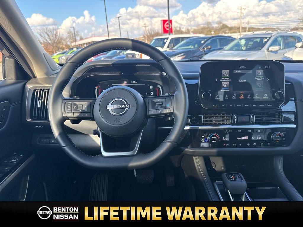 Certified 2025 Nissan Pathfinder Platinum w/ Black Appearance Package image 14