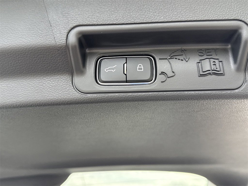 New 2025 Ford Explorer Active image 30