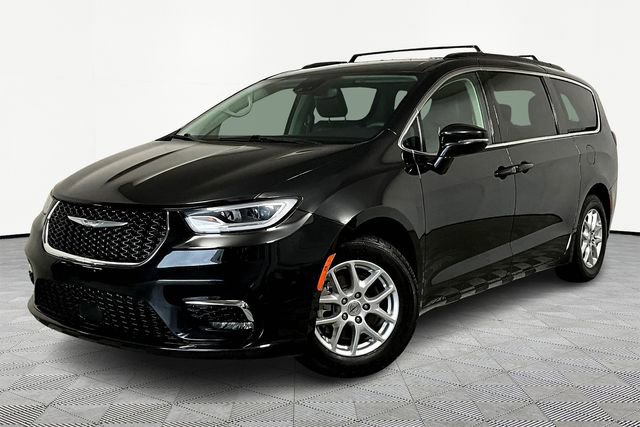 Used 2022 Chrysler Pacifica Touring-L image 2