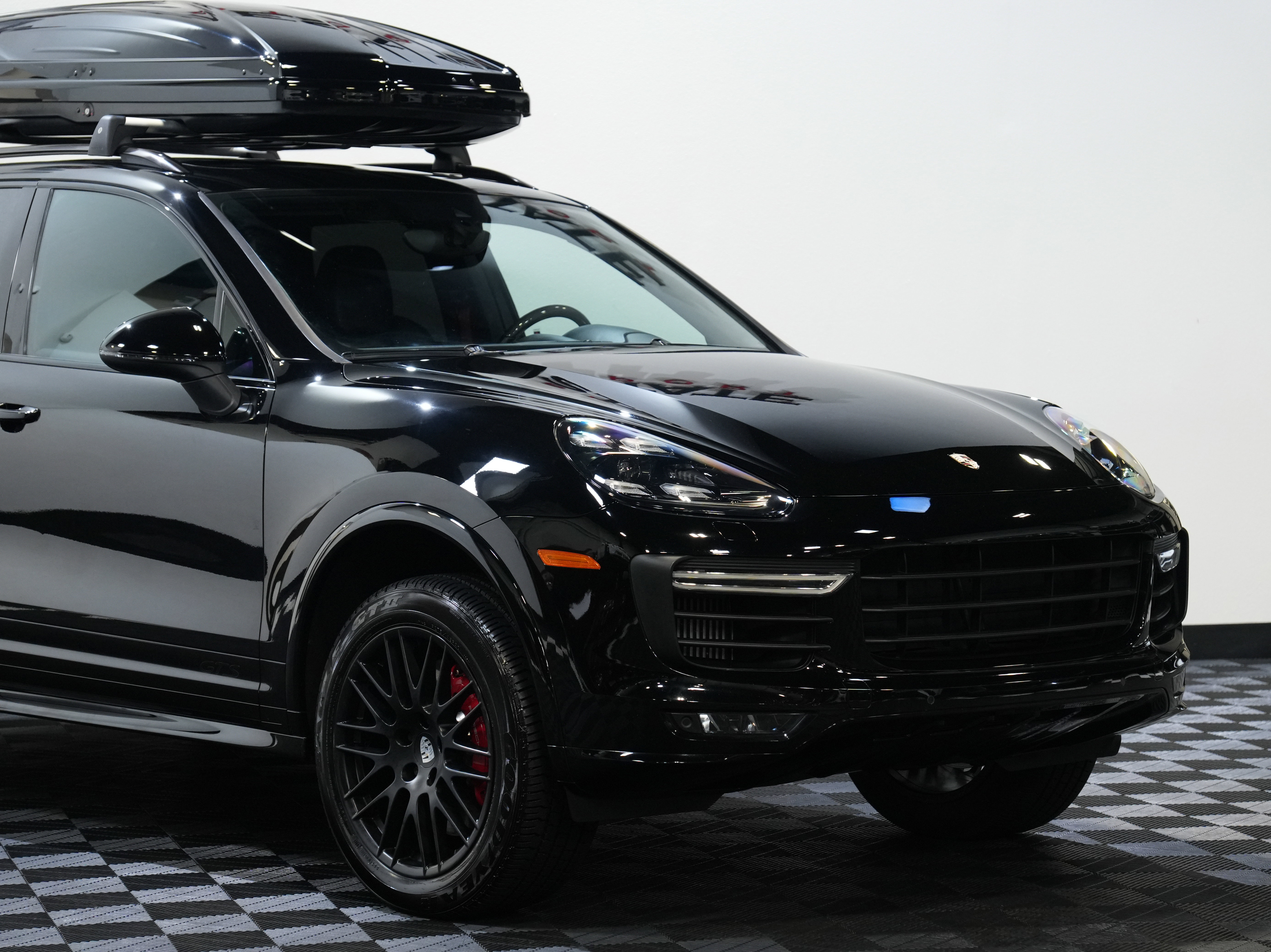 Used 2016 Porsche Cayenne GTS image 9