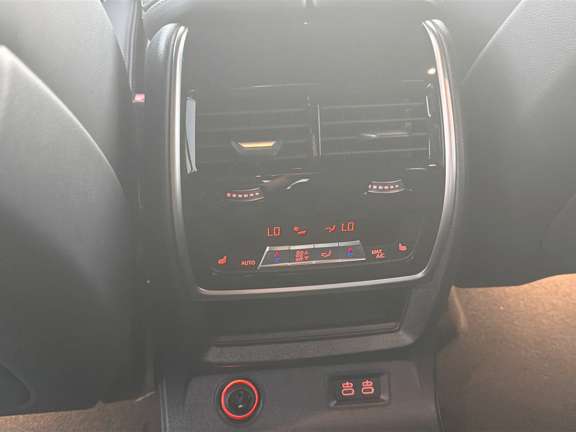 New 2026 BMW X7 M60i w/ Climate Comfort Package image 21