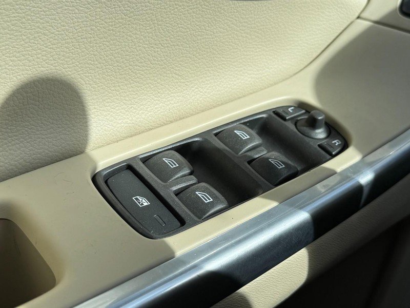 Used 2016 Volvo XC60 T5 Premier image 21