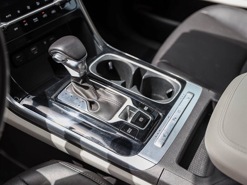 Used 2024 Kia Carnival EX FWD image 26