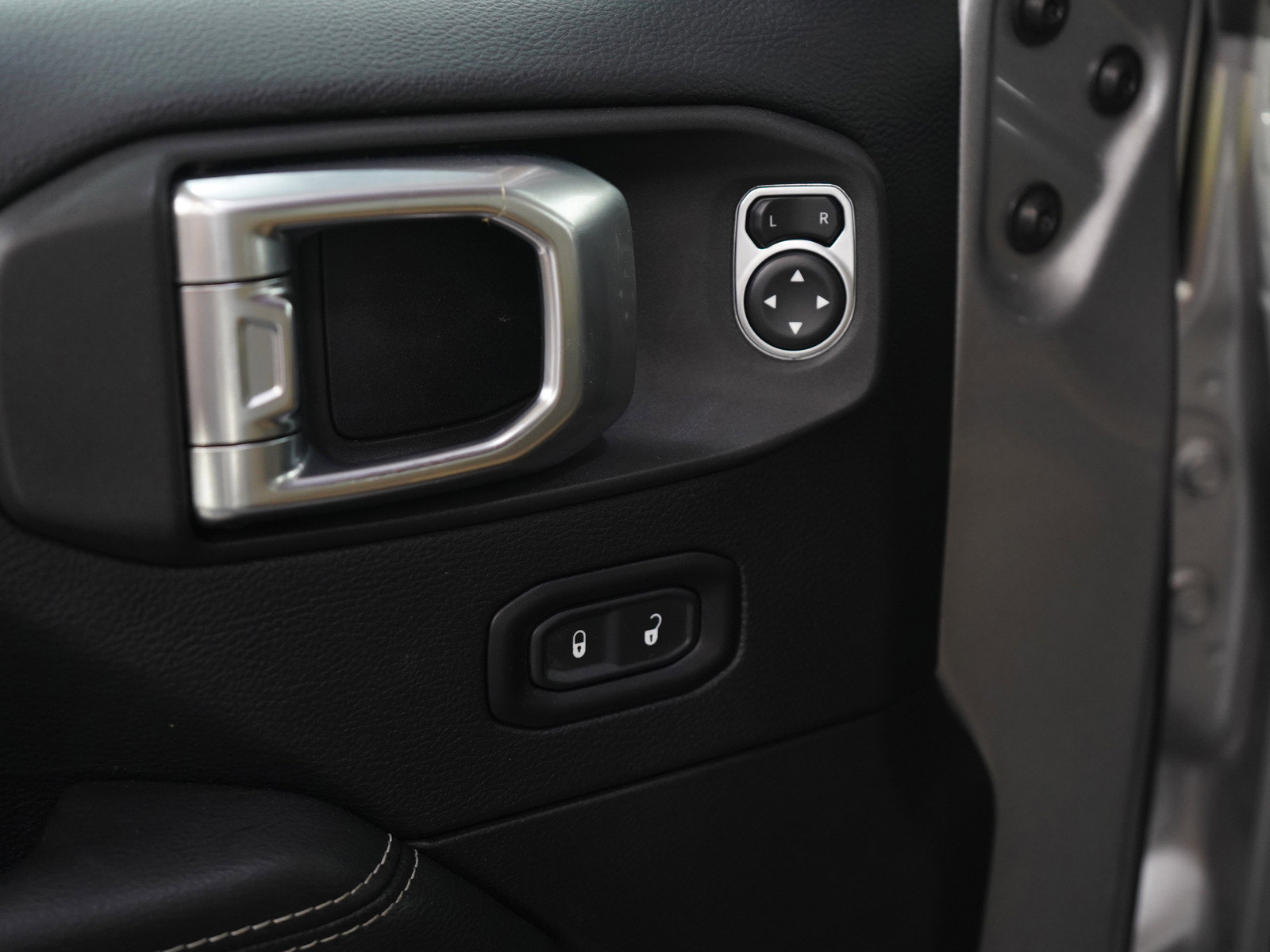 Used 2018 Jeep Wrangler Unlimited Rubicon image 18