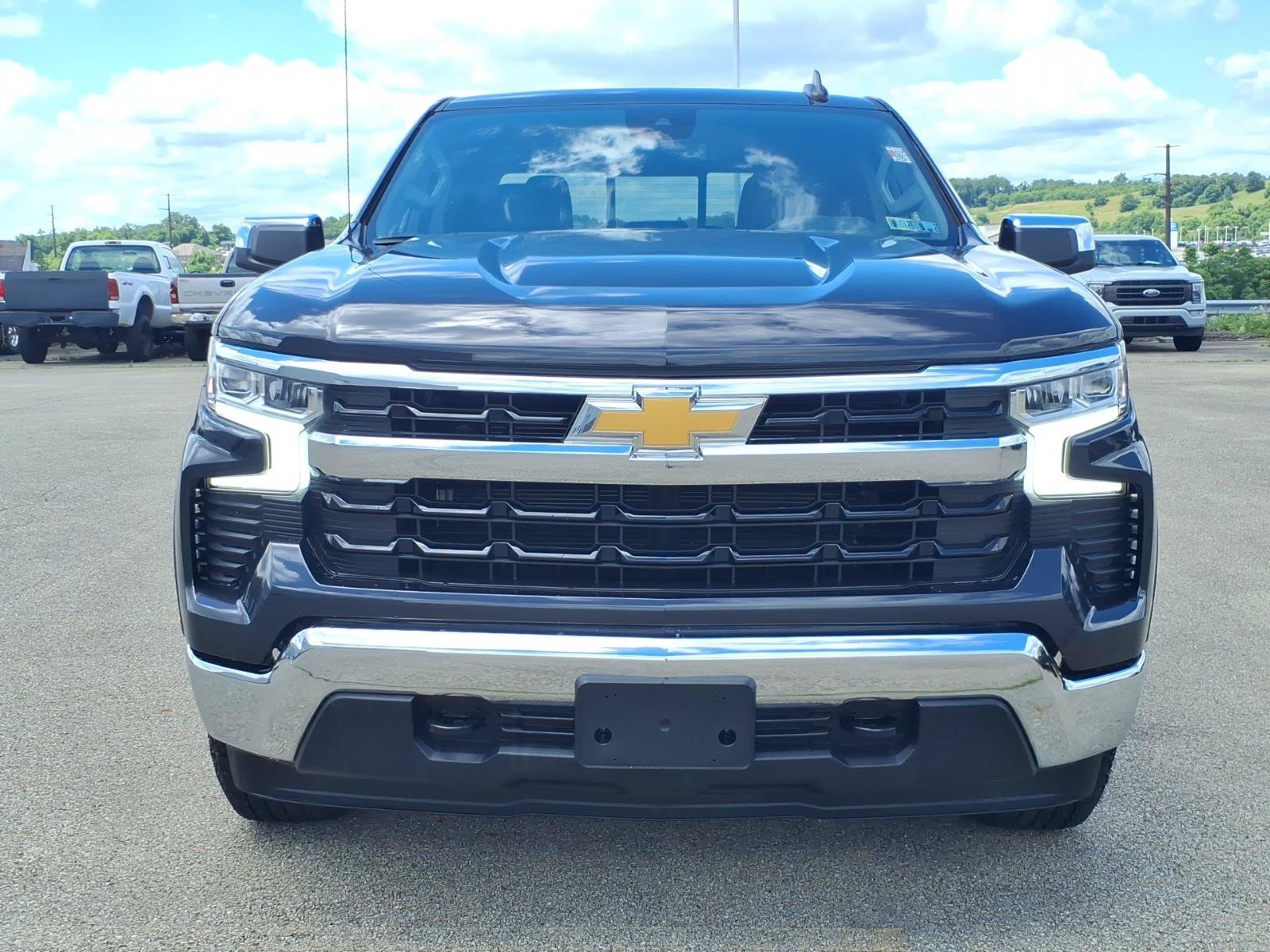 Used 2023 Chevrolet Silverado 1500 LT AWD/4WD image 2