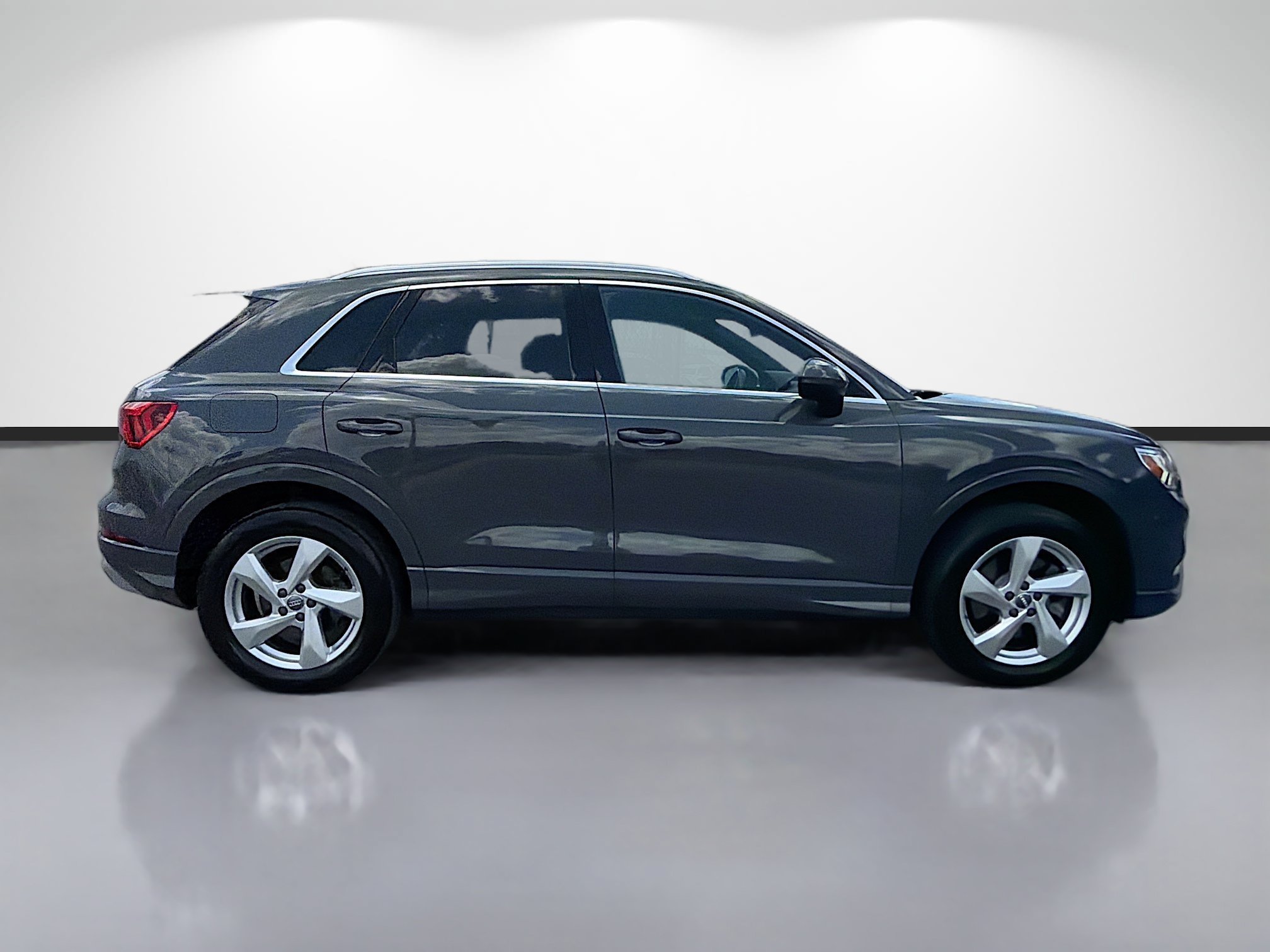Used 2020 Audi Q3 2.0T Premium Plus AWD/4WD image 2