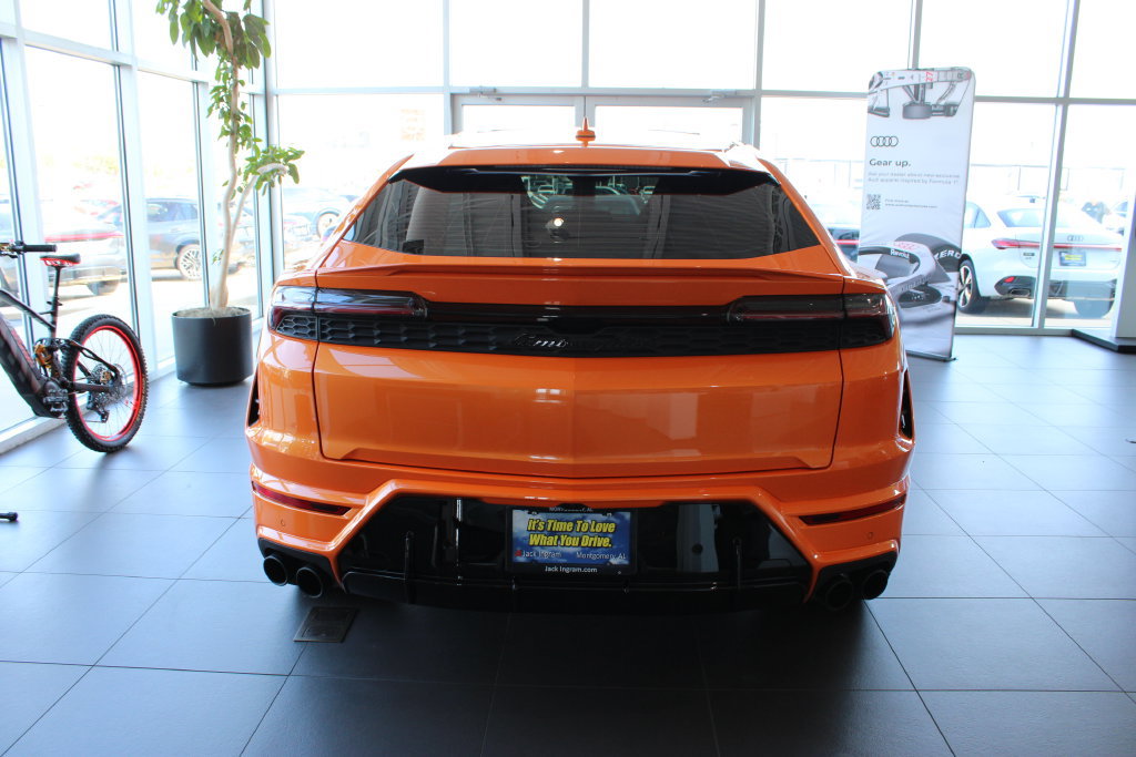Used 2025 Lamborghini Urus SE AWD/4WD image 4