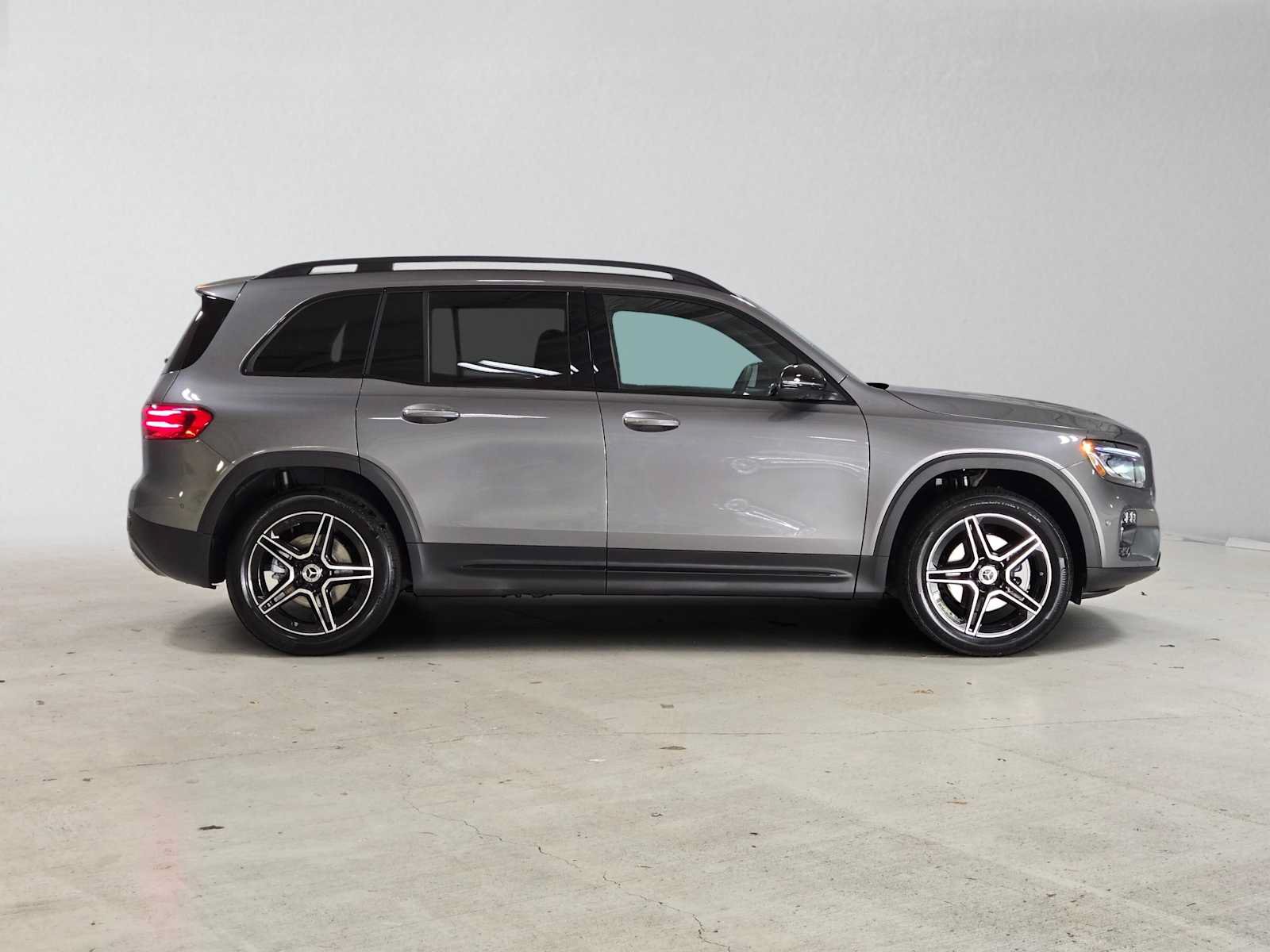 New 2026 Mercedes-Benz GLB 250 4MATIC image 2