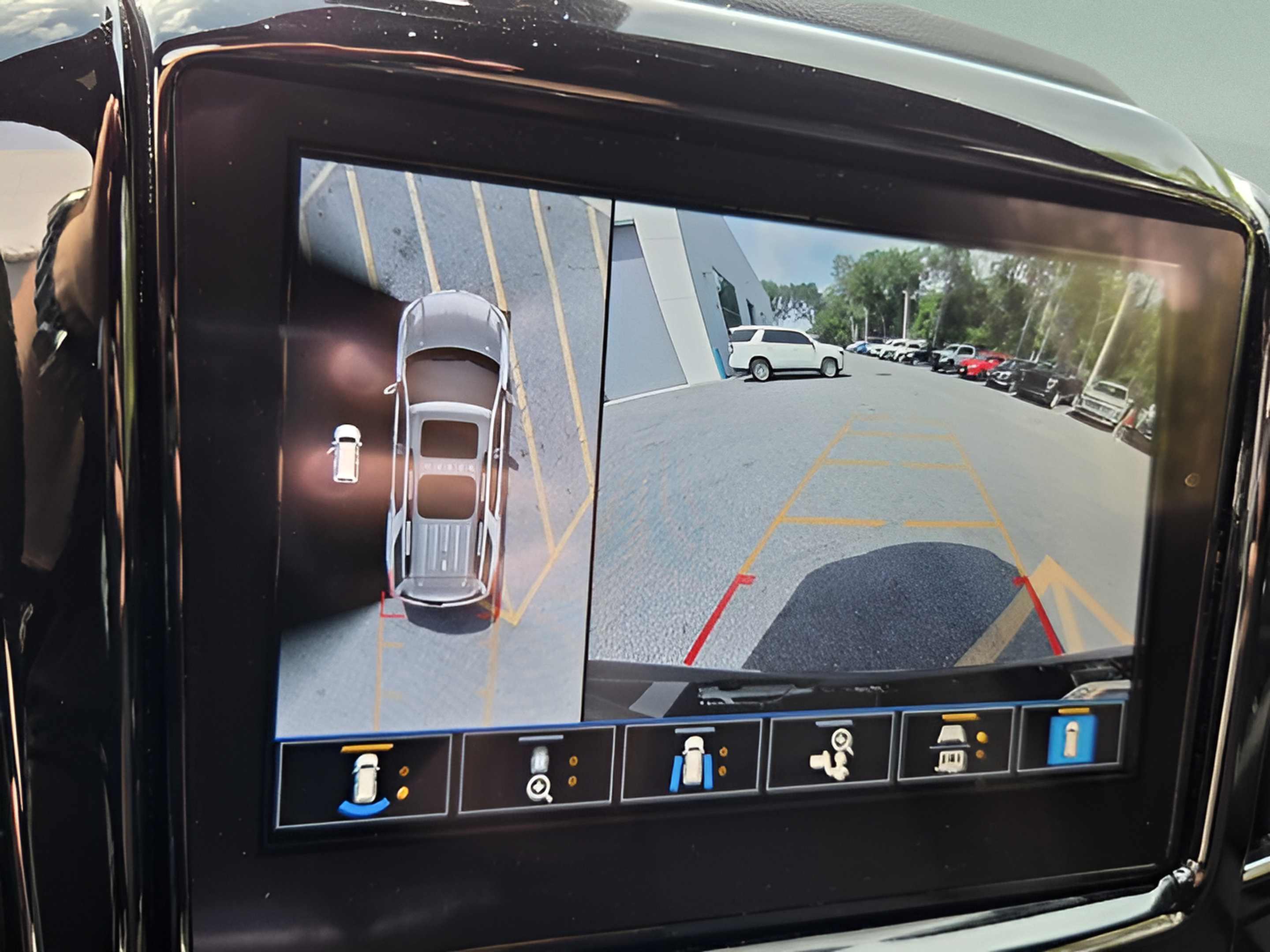 Certified 2023 Chevrolet Traverse High Country w/ LPO, Floor Liner Package AWD/4WD image 20
