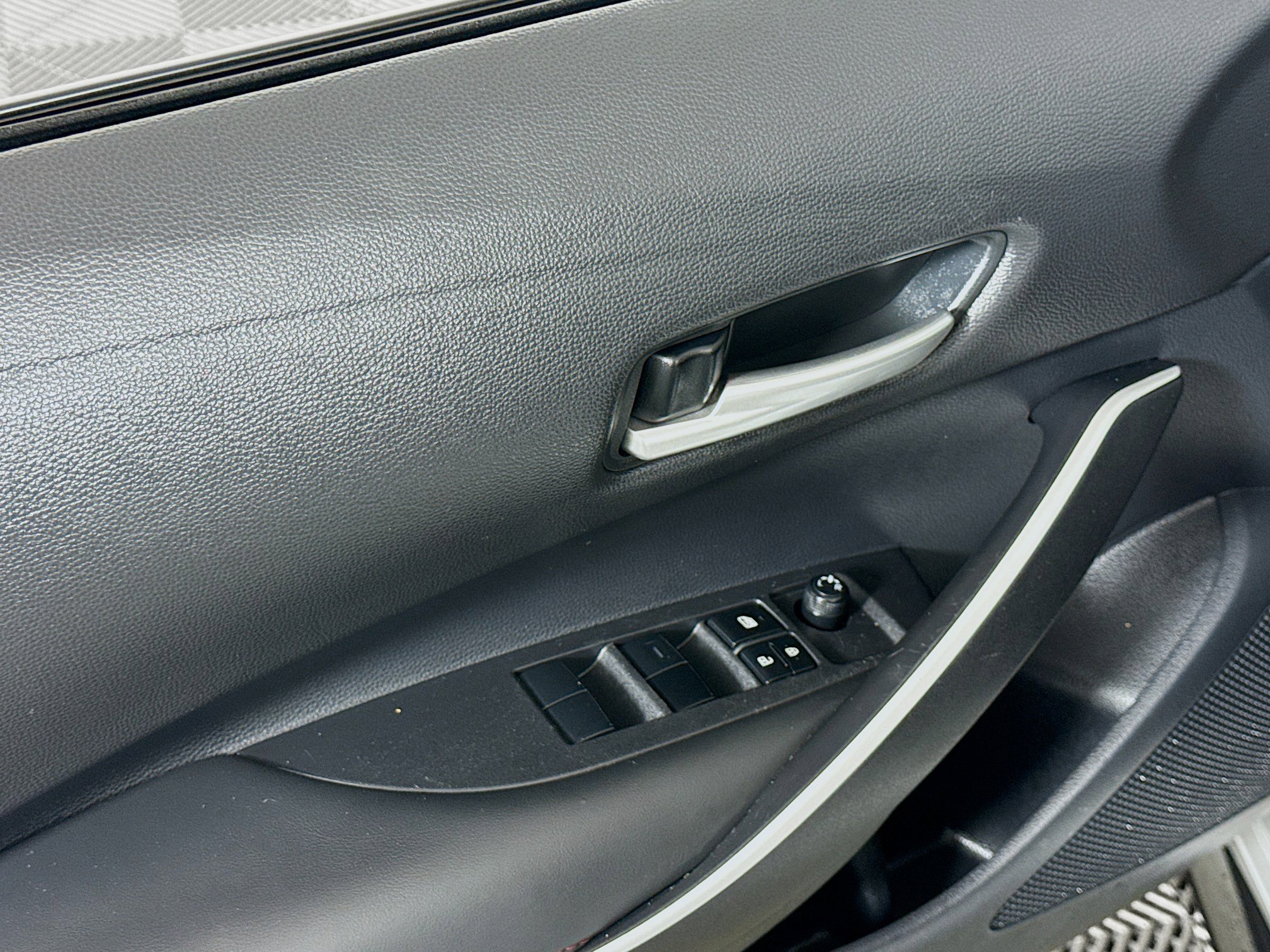 Certified 2025 Toyota Corolla SE w/ SE Premium Package image 19