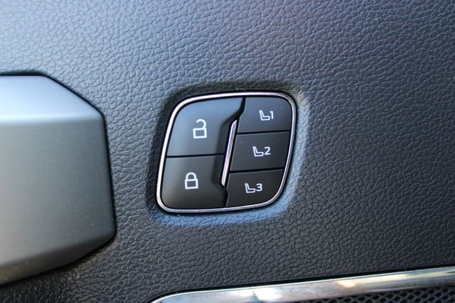 Used 2022 Ford F350 Lariat w/ Chrome Package AWD/4WD image 14