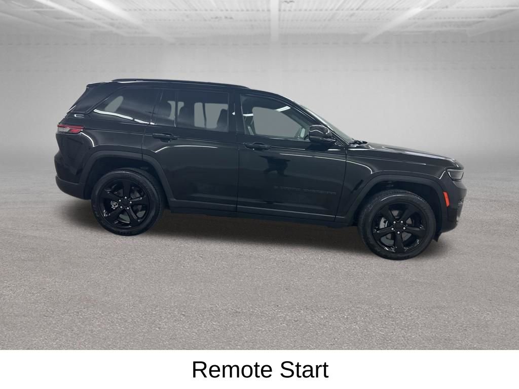 Used 2024 Jeep Grand Cherokee Altitude AWD/4WD image 14