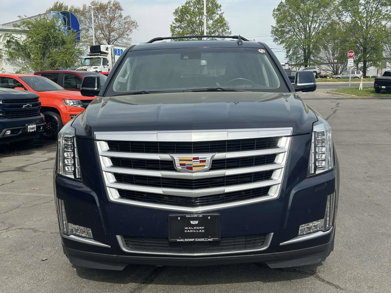Used 2020 Cadillac Escalade ESV Premium Luxury image 2