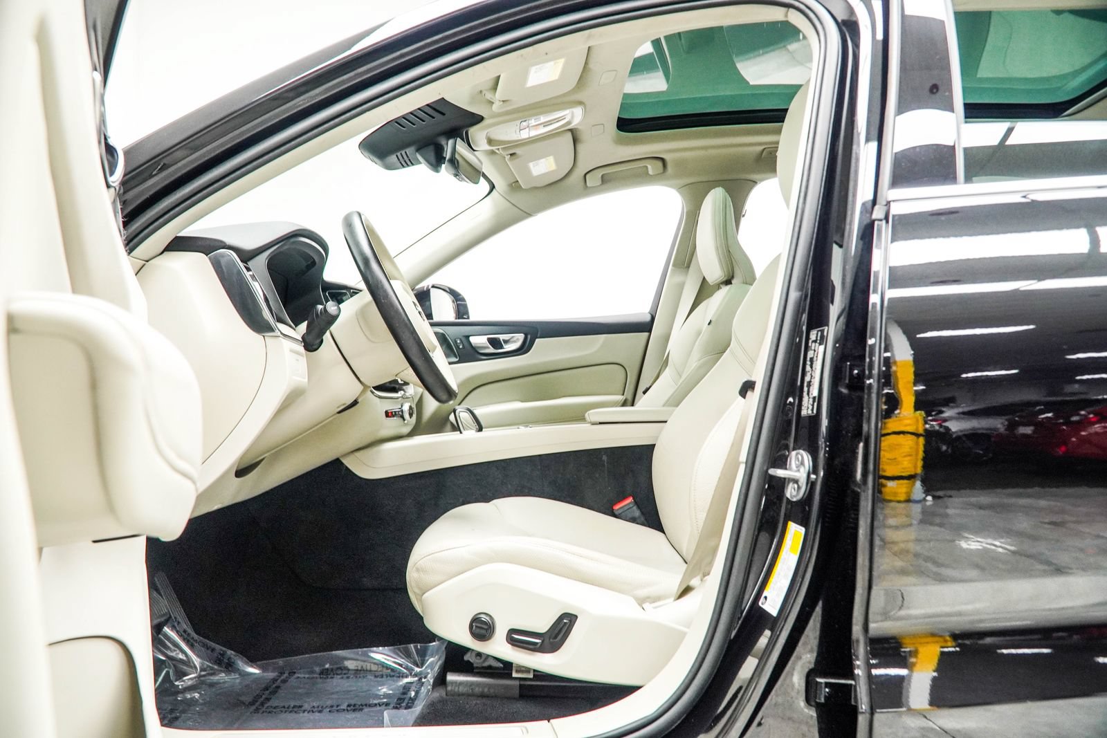 Used 2023 Volvo XC60 B5 Plus w/ Protection Package Premier FWD image 34
