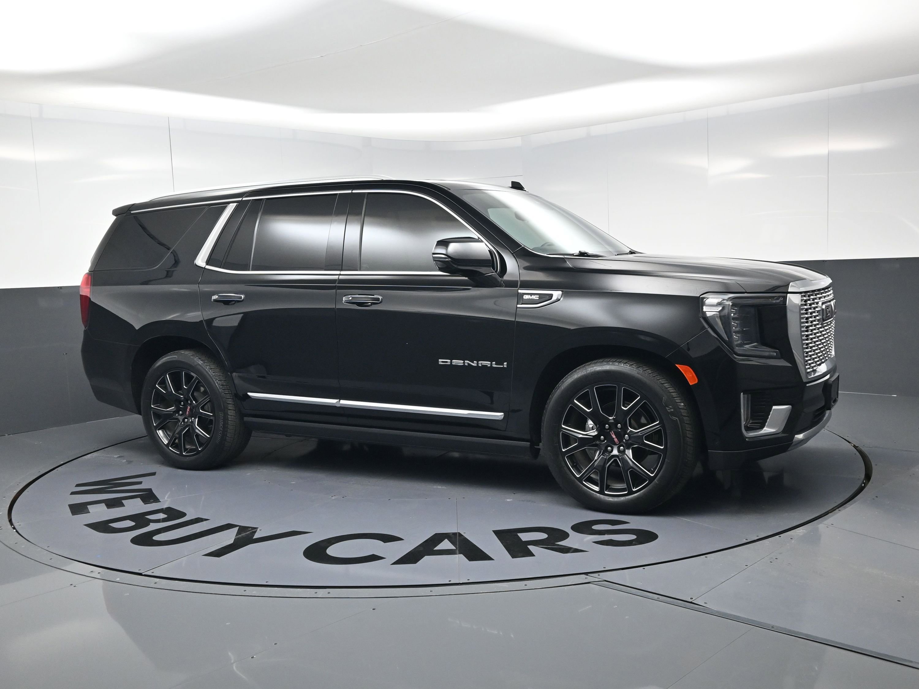 Used 2023 GMC Yukon Denali w/ Advanced Technology Package image 2