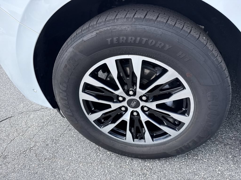 Used 2025 Ford Expedition Max Platinum AWD/4WD image 11