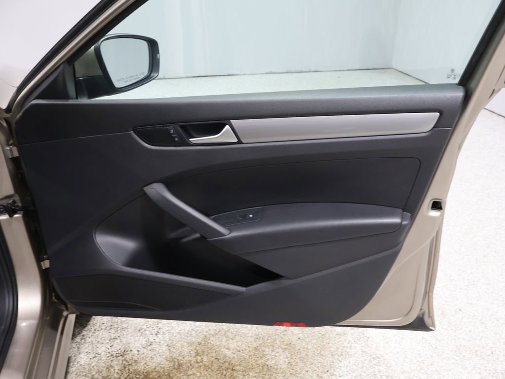 Used 2015 Volkswagen Passat 1.8T S image 22