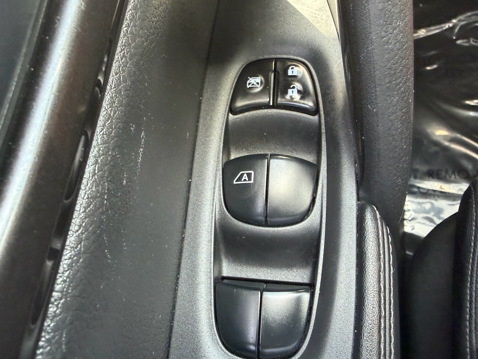 Used 2020 Nissan Rogue S FWD image 32