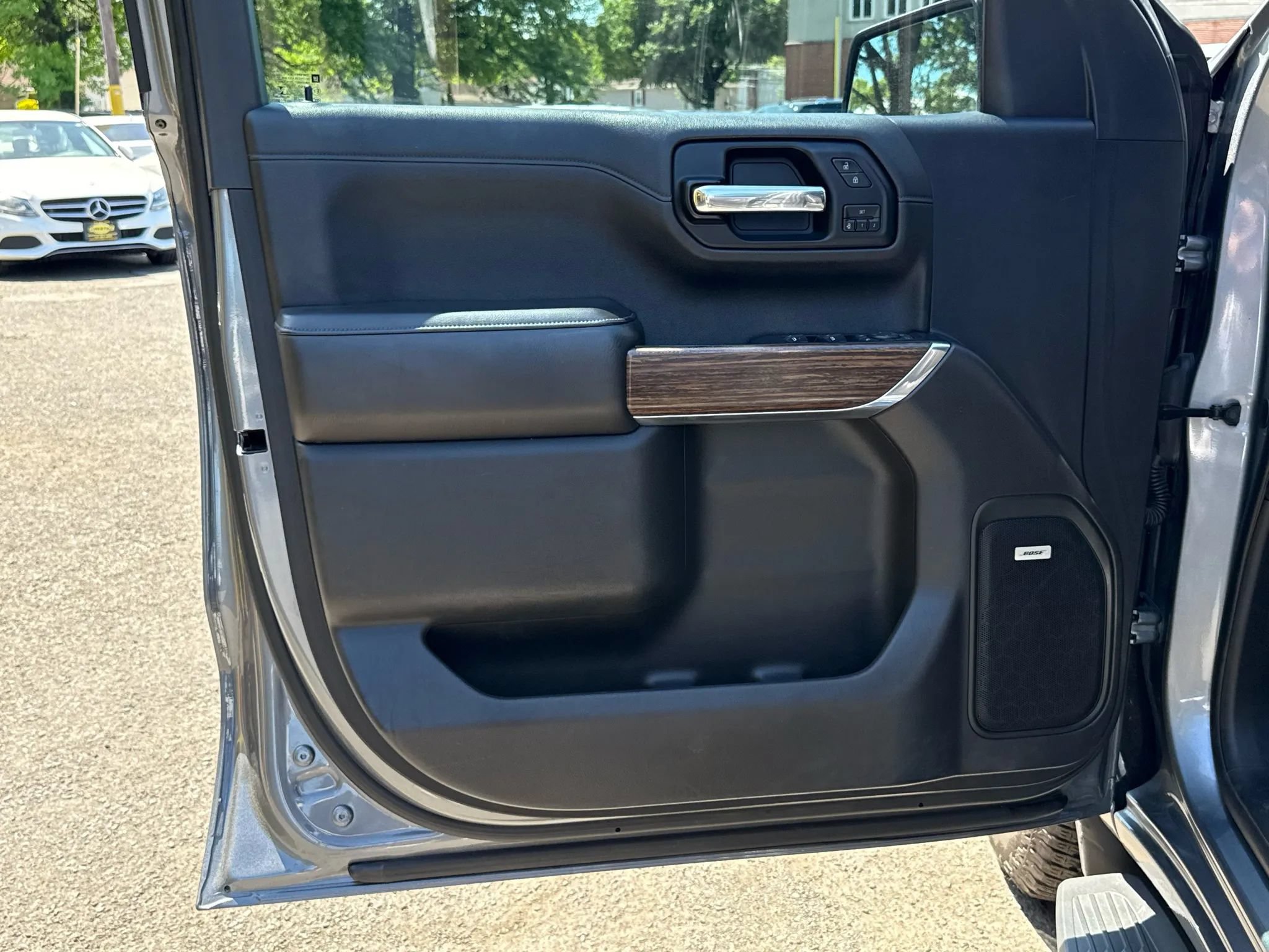 Used 2019 Chevrolet Silverado 1500 High Country w/ Technology Package AWD/4WD image 46