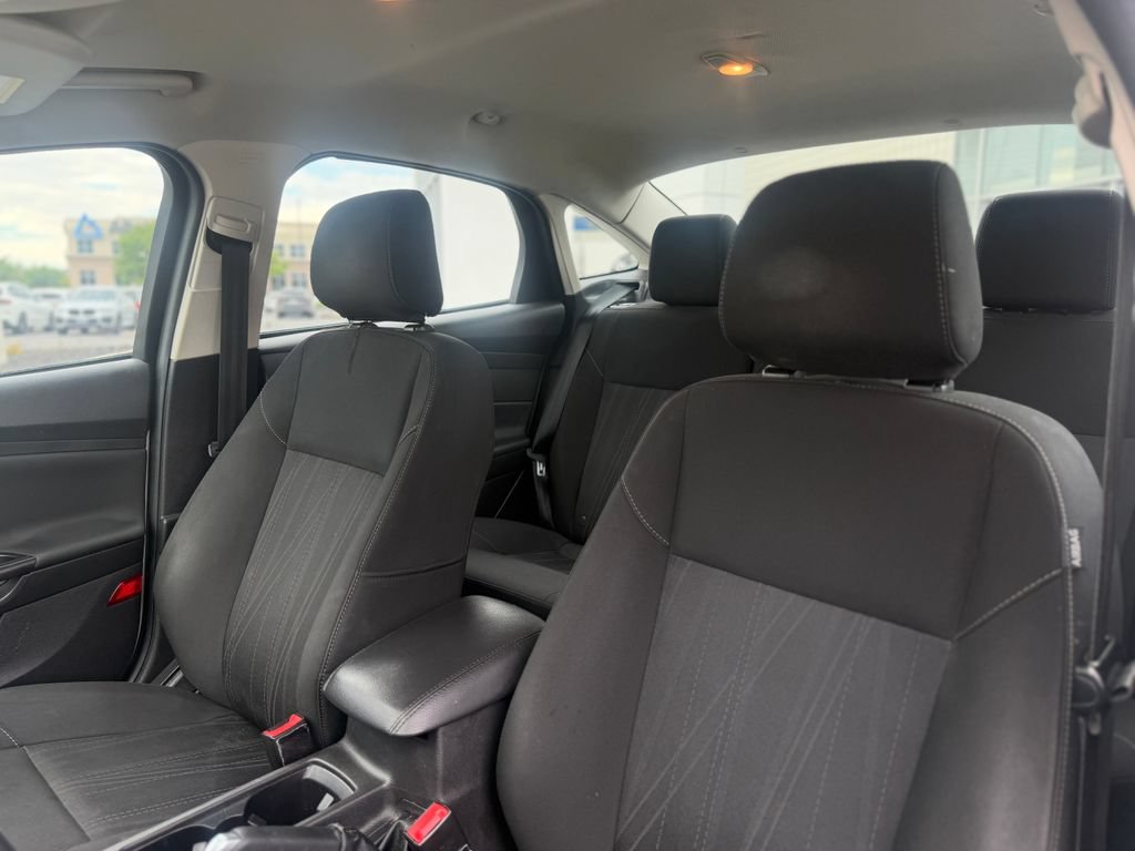 Used 2018 Ford Focus SE FWD image 12