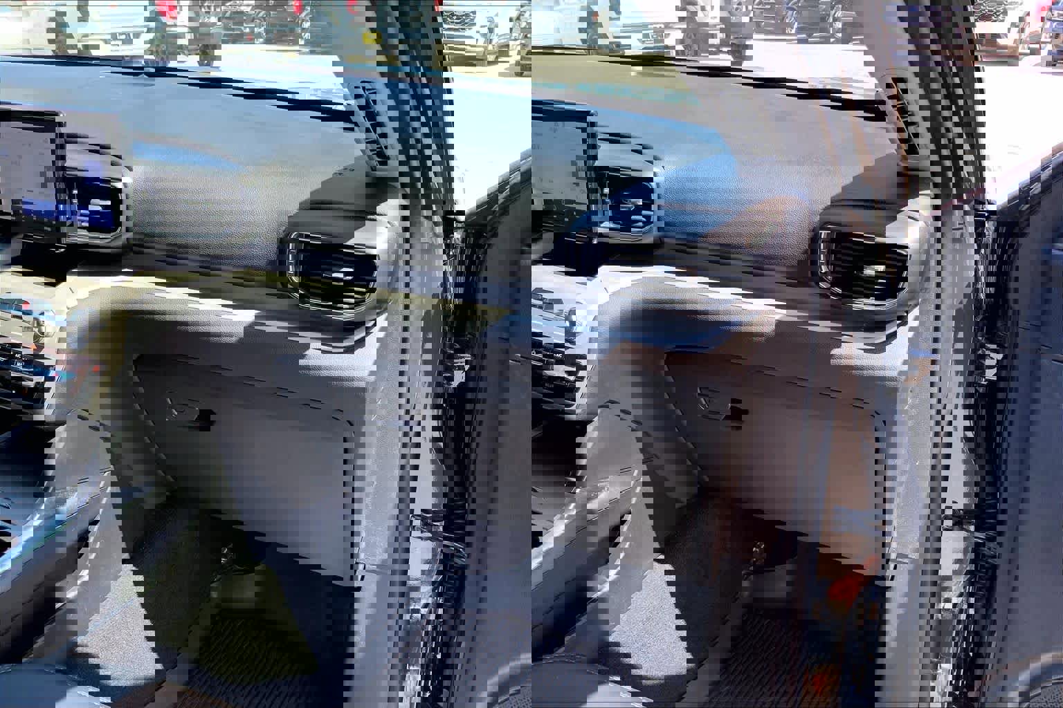 Certified 2022 Ford Explorer XLT w/ Equipment Group 202A image 19