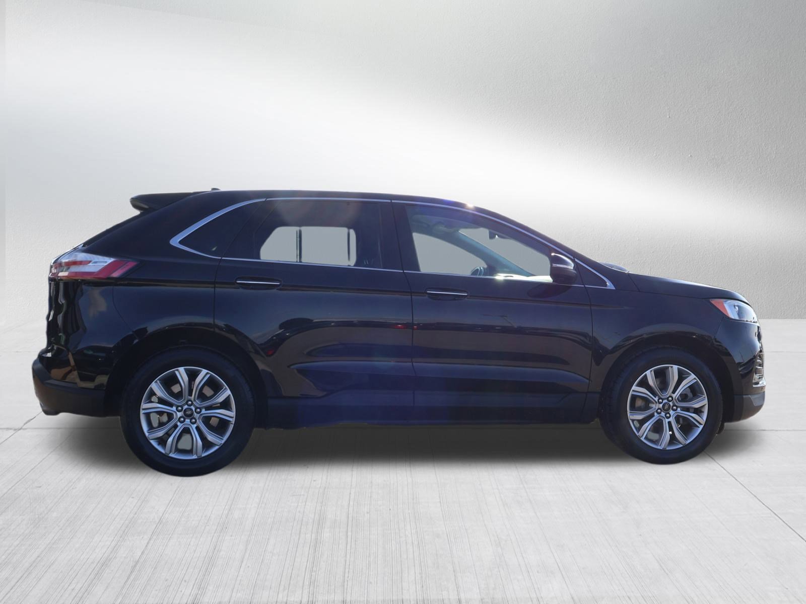 Used 2024 Ford Edge Titanium image 8
