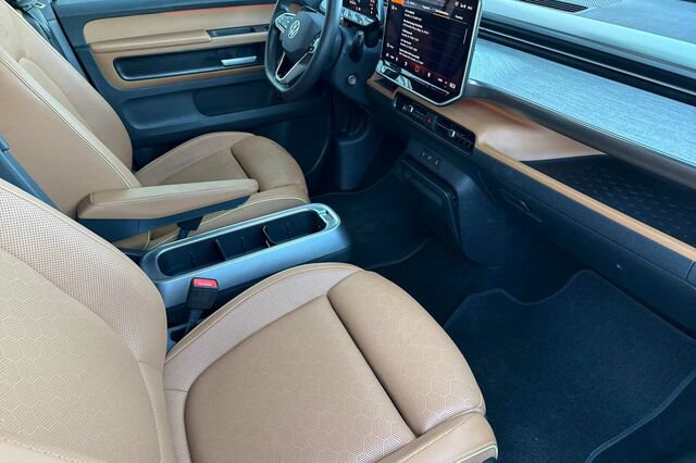 Used 2025 Volkswagen ID. Buzz Pro S RWD image 17