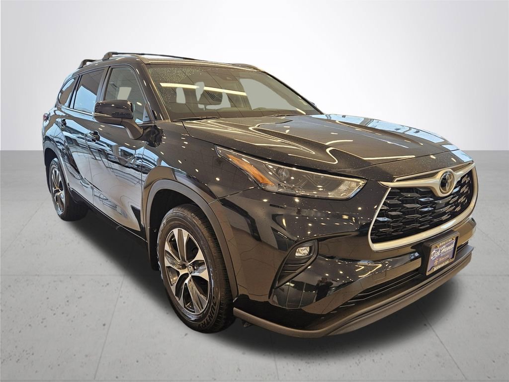 Used 2023 Toyota Highlander XLE image 5