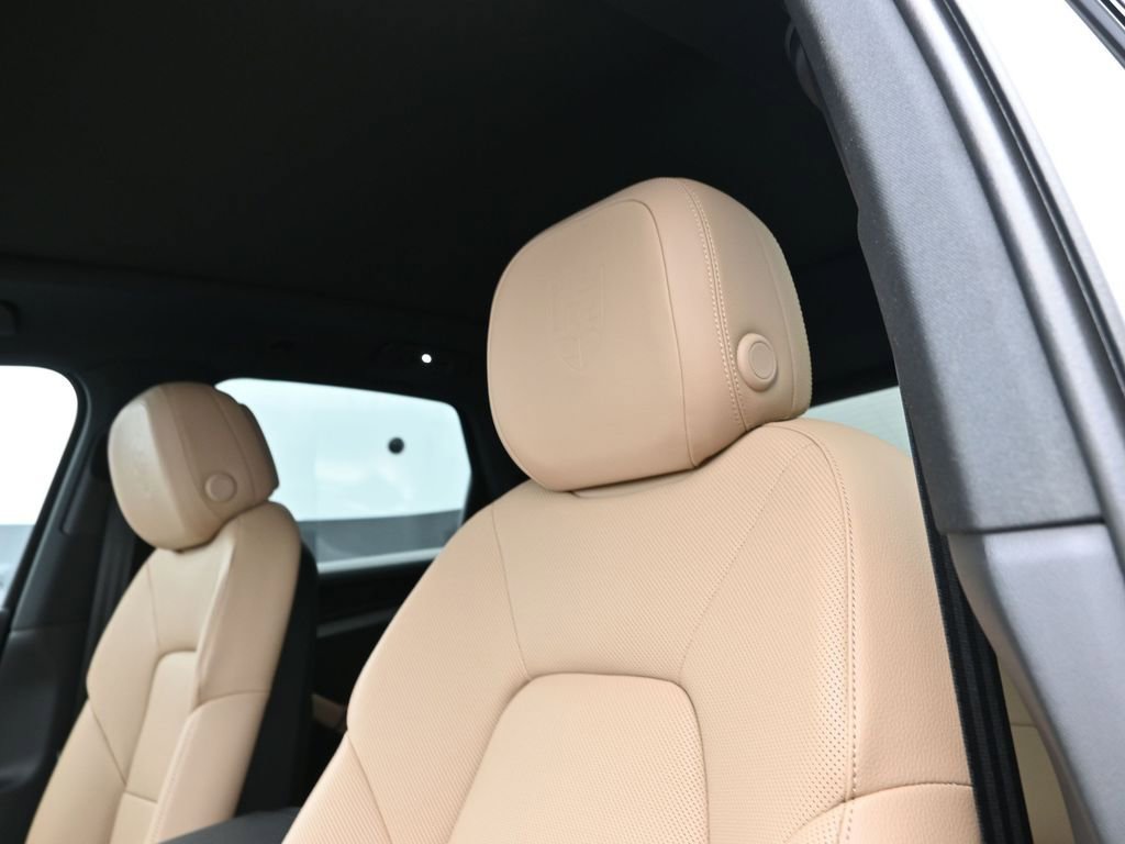 Used 2025 Porsche Cayenne E-Hybrid image 16