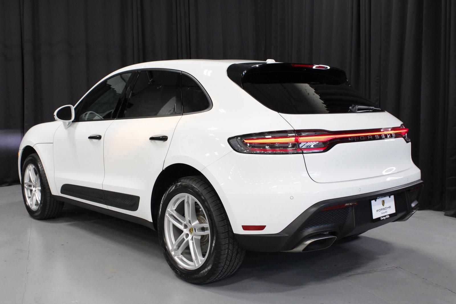 Certified 2025 Porsche Macan image 3