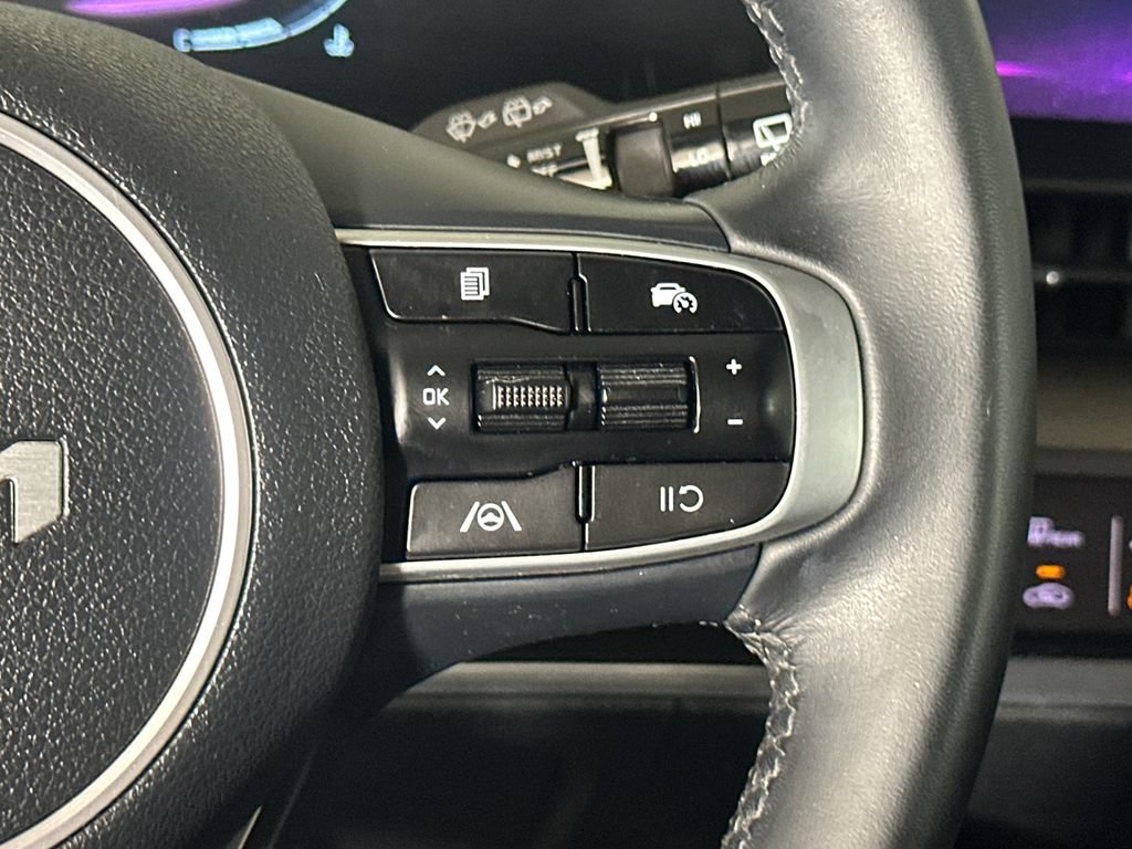 Used 2025 Kia Sportage EX FWD image 25