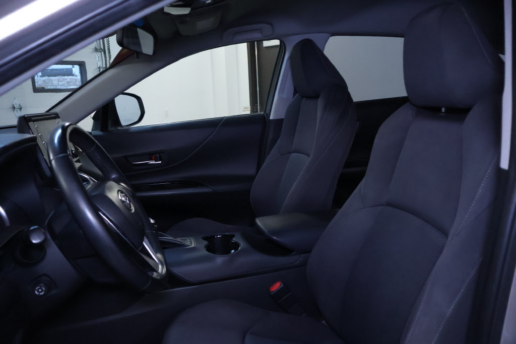 Used 2021 Toyota Venza LE AWD/4WD image 13