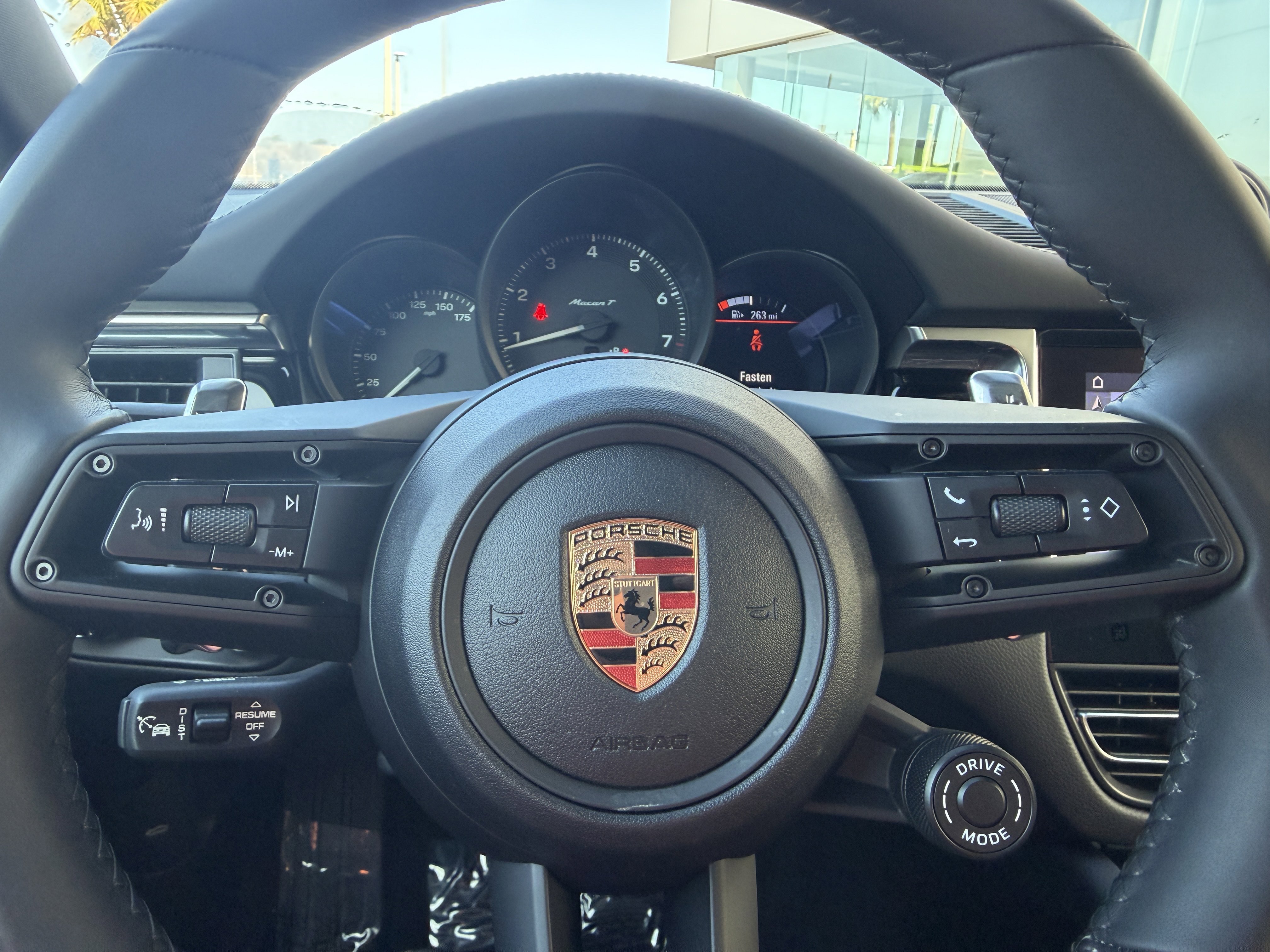 Certified 2025 Porsche Macan Turbo image 35