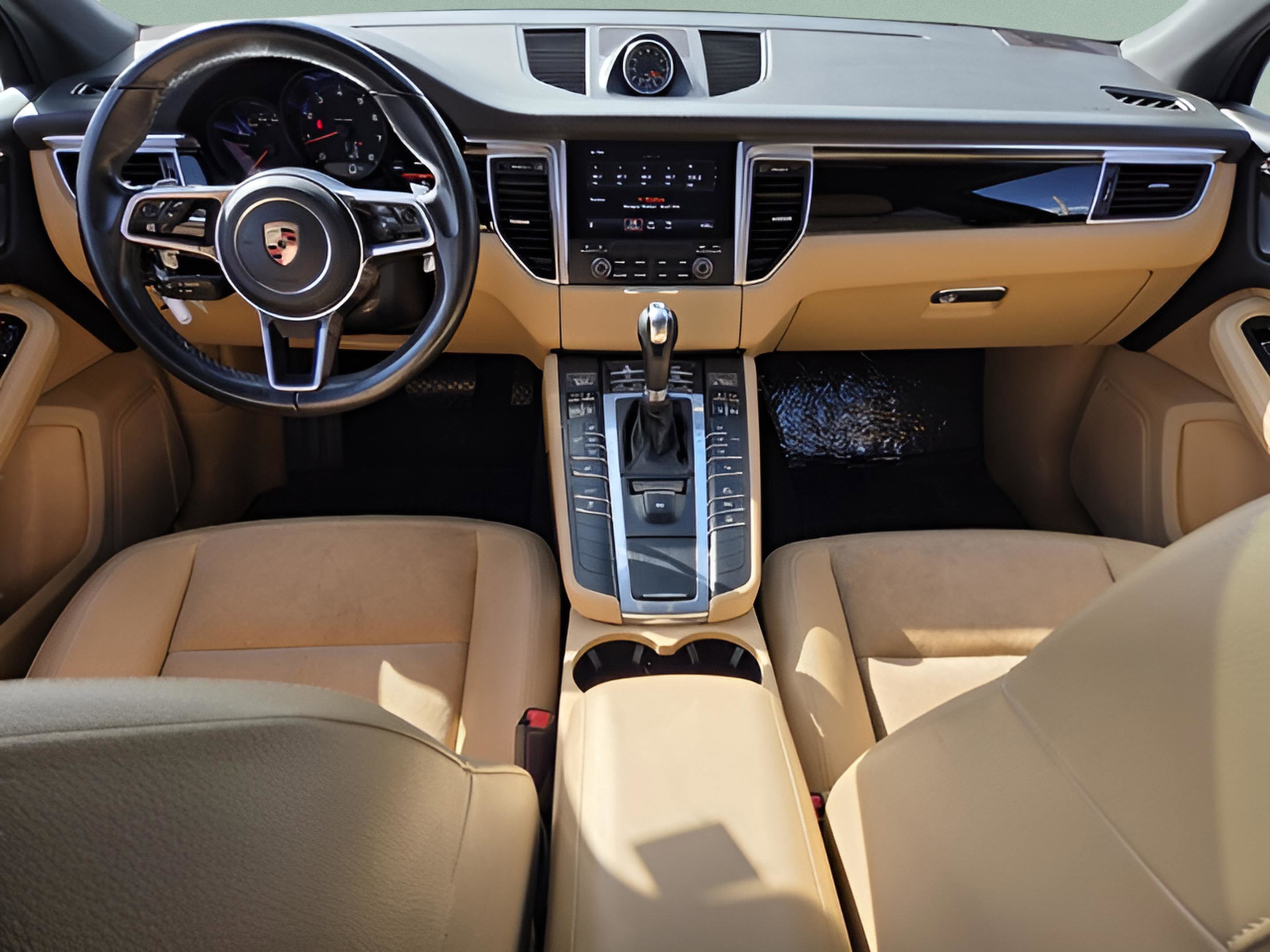 Used 2018 Porsche Macan Base image 12