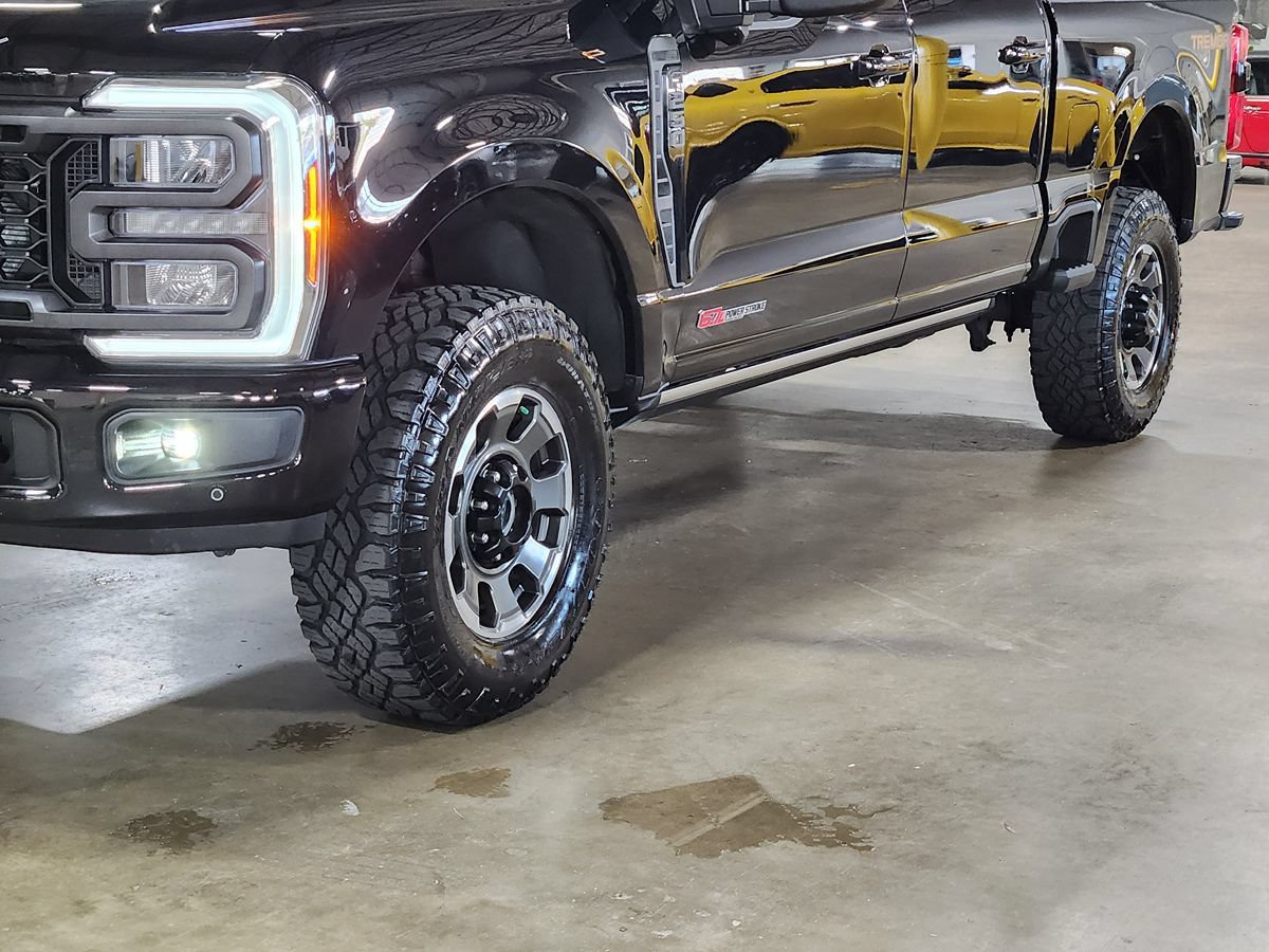 Used 2023 Ford F250 Lariat w/ Lariat Ultimate Package AWD/4WD image 17