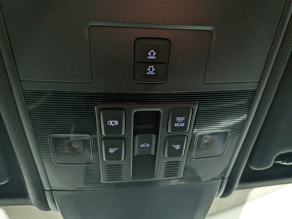 Used 2022 Volkswagen Atlas Cross Sport SEL R-Line image 32