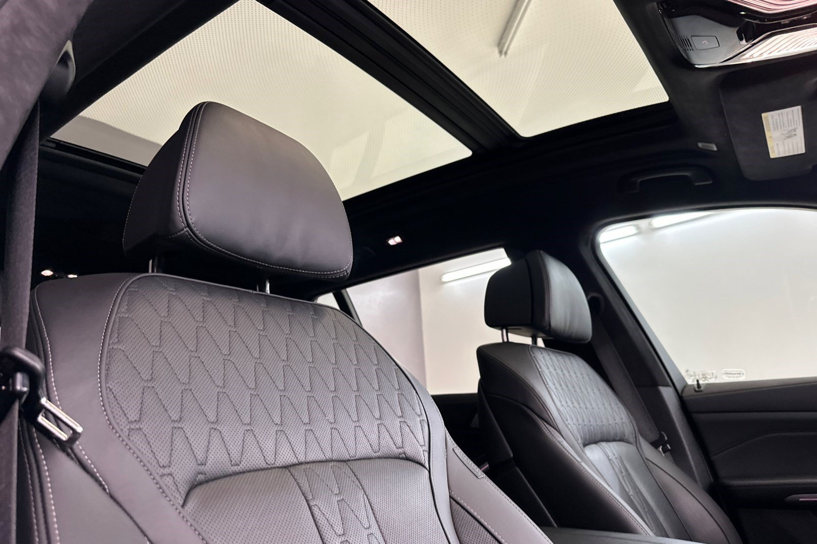 Certified 2025 BMW X7 M60i AWD/4WD image 26
