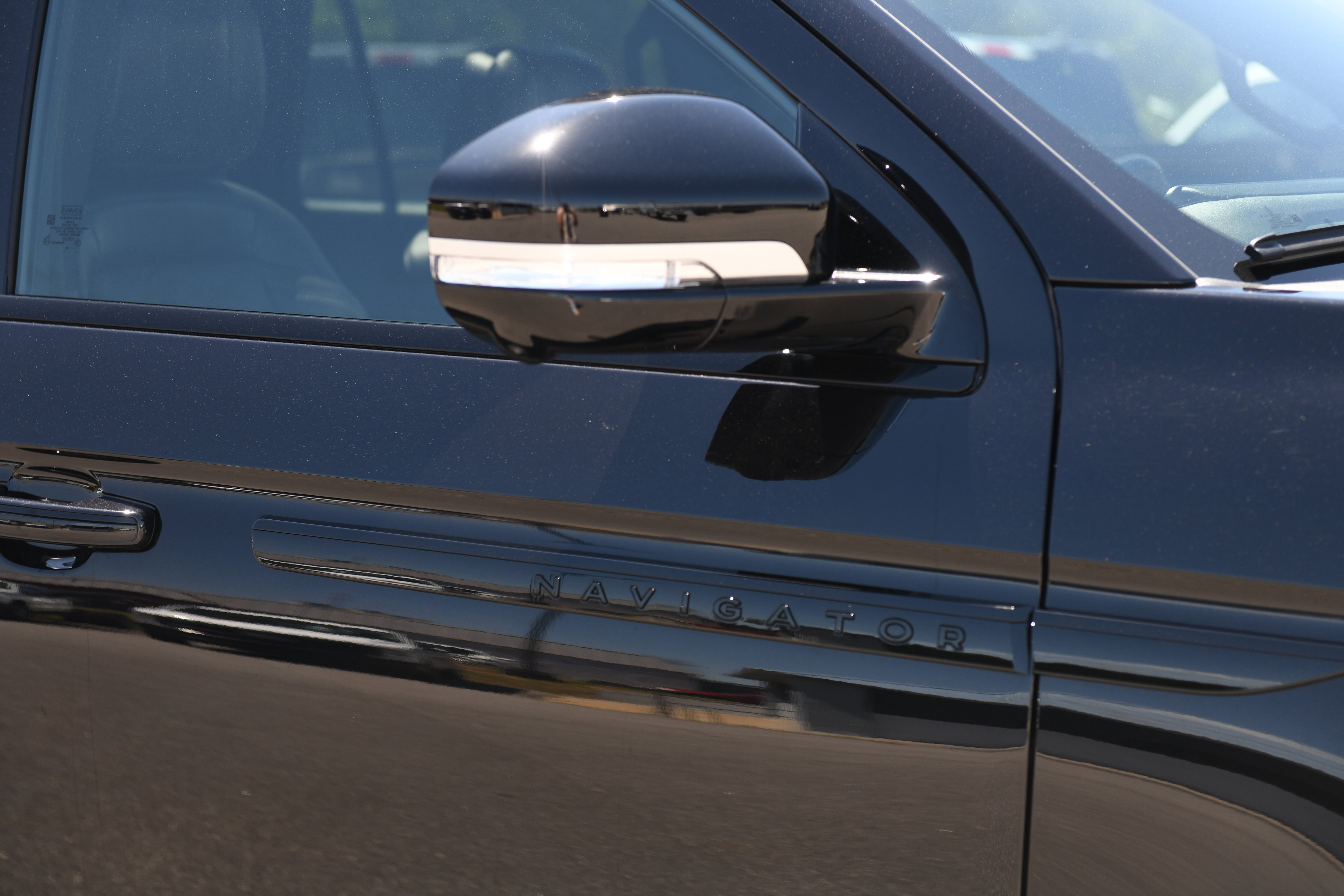 Used 2025 Lincoln Navigator Reserve w/ Jet Appearance Package image 5